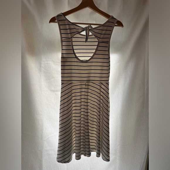 Sun Dress: Striped cotton dress with high waste and open back - Picture 2 of 2